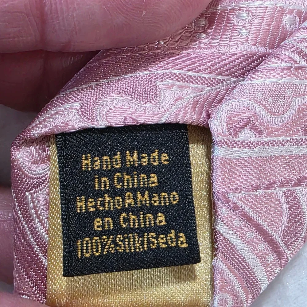 Donald J Trump Signature Collection Pink Paisley 100% Silk Mens Necktie RN121148